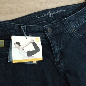 【New】Second yoga Jeans Size 26 Low-rize boot cut for women